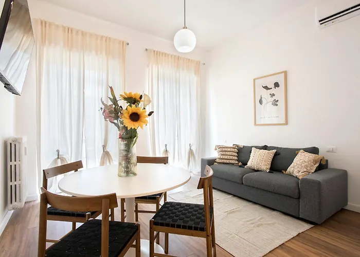 Sunny New Renovated Apartment With Balcony Metro A